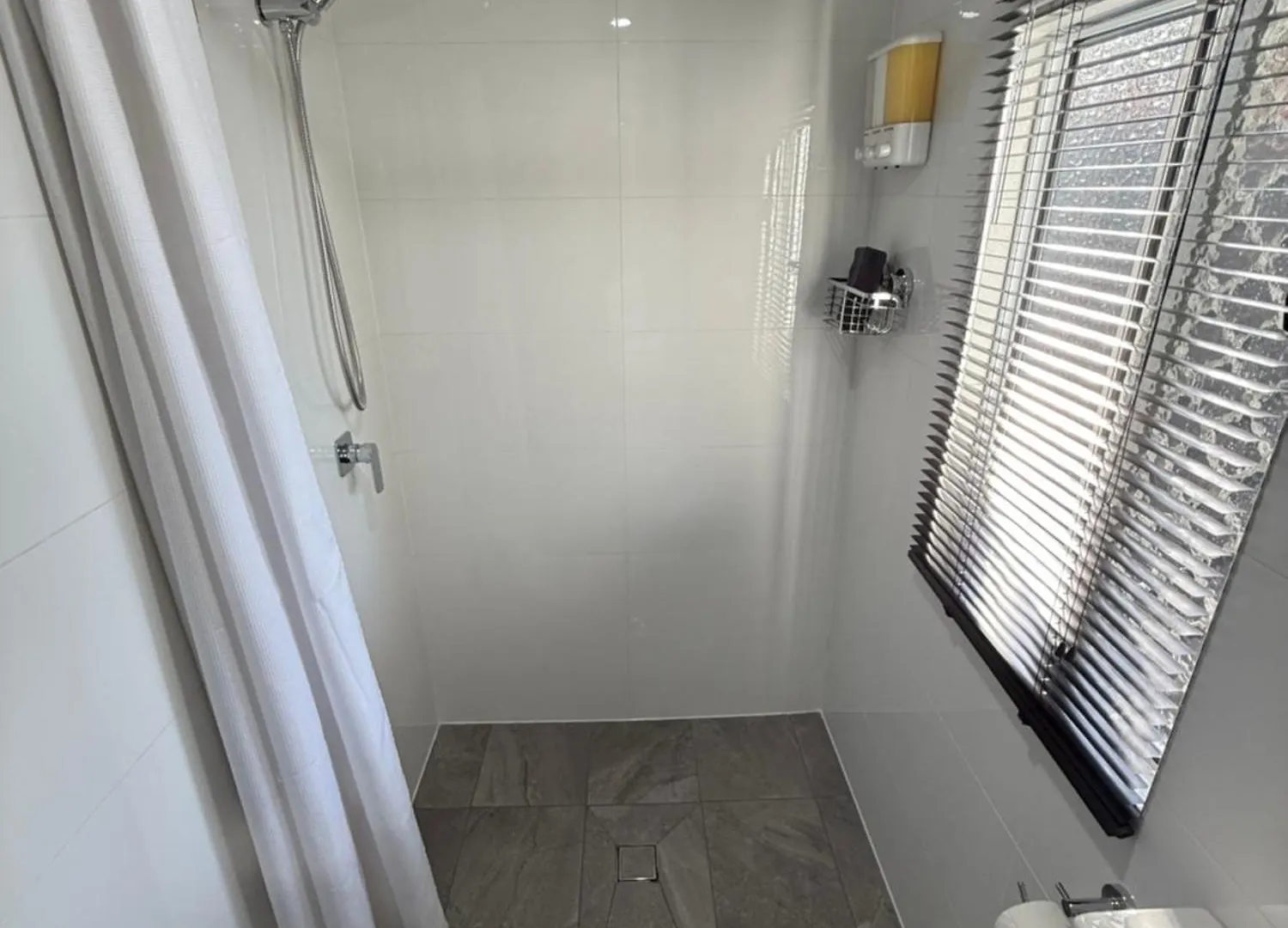 Guest house Bee House Hotel Dinmore